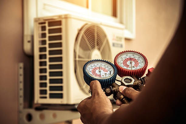 Professional Ductwork Repair technician working in Flushing, MI